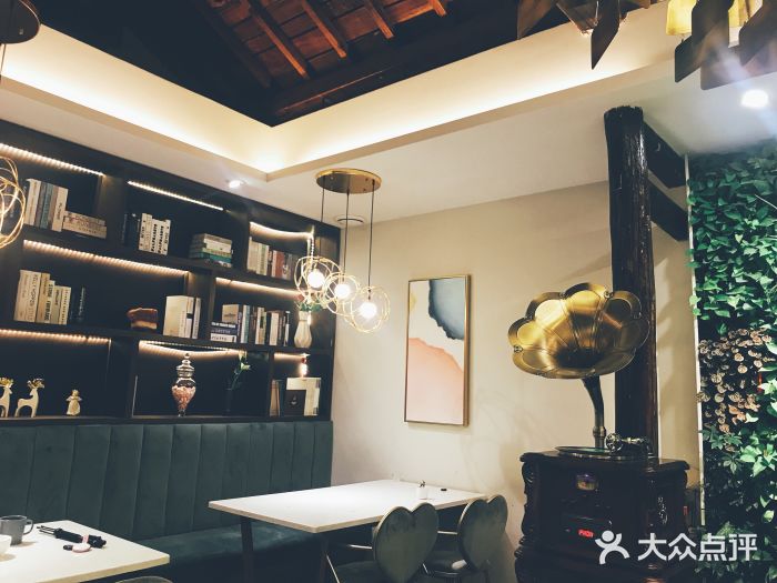 后海16号·北京私房菜大堂图片