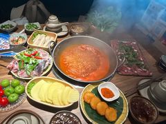 -野山舂·贵州现舂酸汤火锅(鸿通城店)