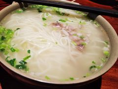 -亮亮面馆(经六路店)