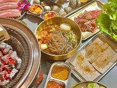 -围炉肉舍•炭烤活鳗•丹东海鲜烤肉(步行街店)