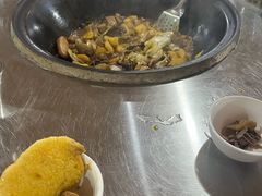 -粘豆包柴火铁锅炖
