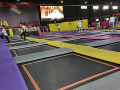 -嘿哟动霸CHUA·新潮玩运动娱乐中心·蹦床滑冰团建乐园