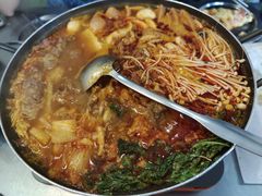 部队锅-MI WU FACTORY米屋美食工厂餐厅(绿地店)