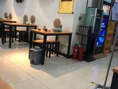 大堂-门框胡同百年卤煮(鸟巢店)