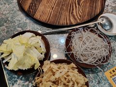 -三里屯土灶炖公鸡地锅鸡(江东店)