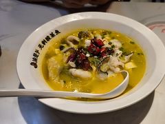 -渝是乎酸菜鱼·川渝小炒(新世界百货望京店)