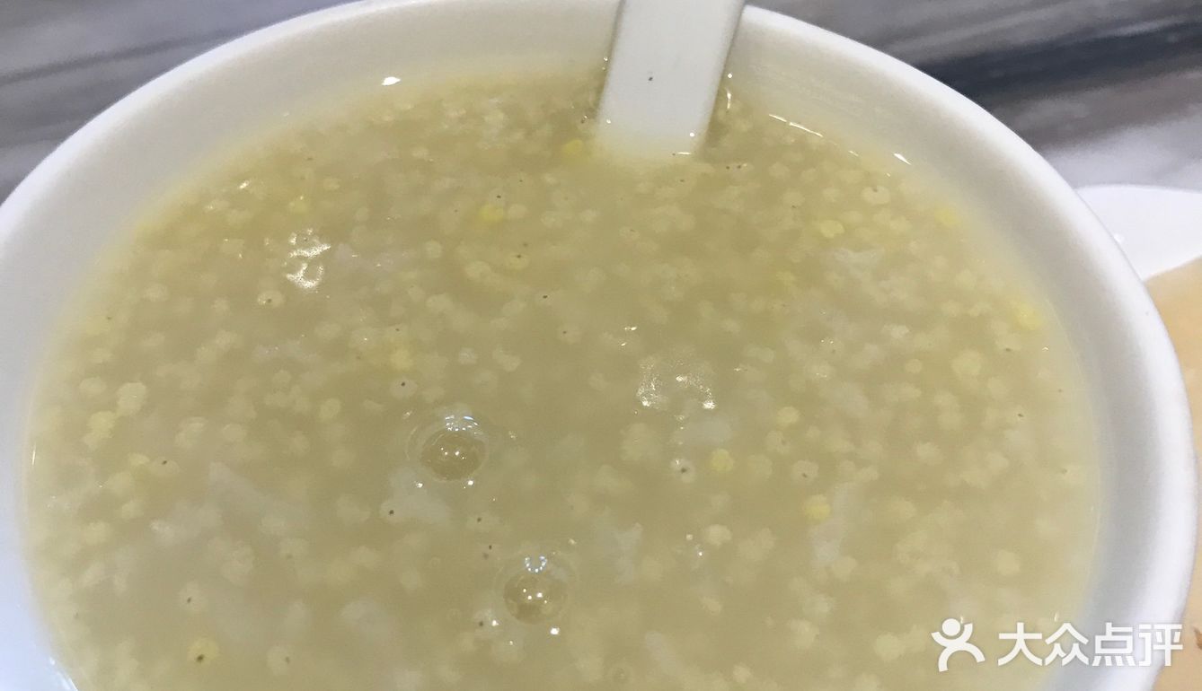 来过这经纬街的这家老昌春饼很多次了  环境还可以