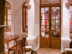 -Cuc Gach Quan Restaurant