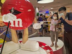 -m豆巧克力世界(上海世茂广场店)