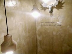 -HIGH FIVE哈福手工汉堡(桂林路店)