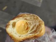 咸蛋黄流心牛角-Caidie Bakery采蝶轩(百越店)