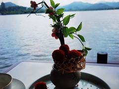 杨梅鳕鱼球-柳莺湖上·湖景餐厅·江南菜(西湖店)