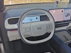 -小鹏汽车(上海静安大融城店)