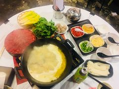 -鲜入围煮花胶鸡海鲜火锅