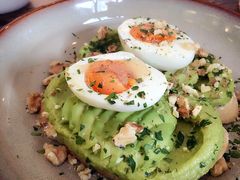 牛油果煮蛋吐司-RAC BAR(安福路店)