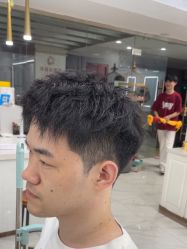 -镁连社·美联社