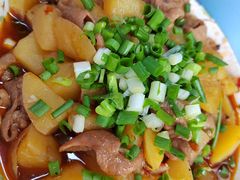 土豆烧肥肠-赵姐猪耳朵饭店