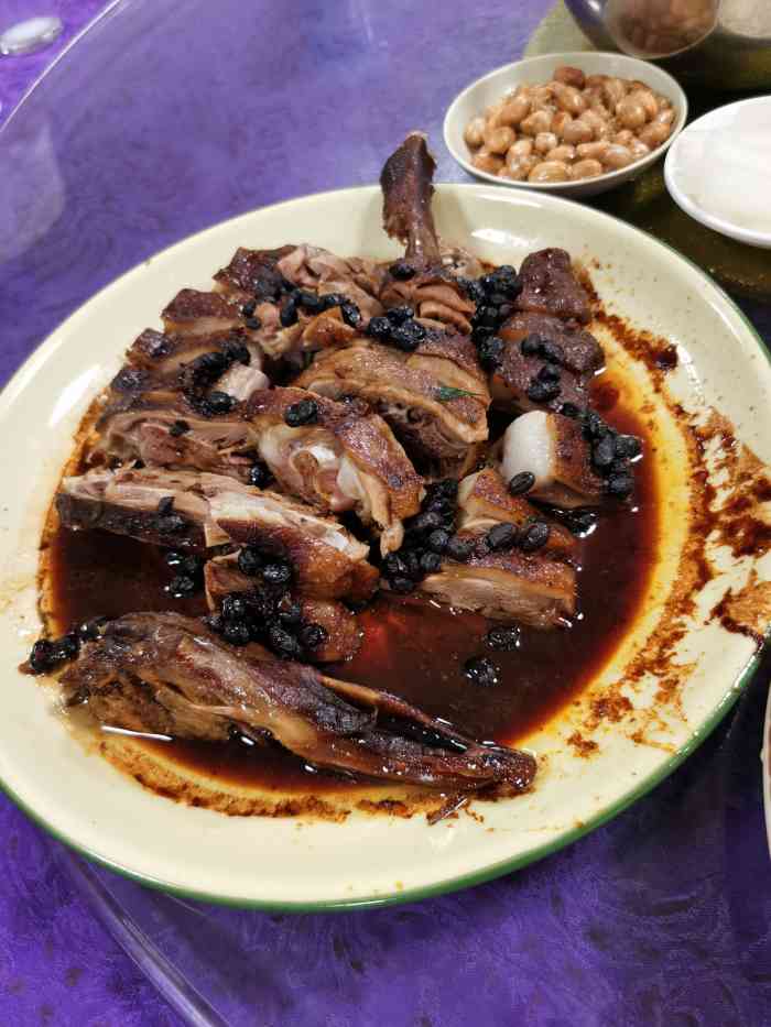 吴记私房菜-"随机找的一家进去吃,一进门发现都是附近的.