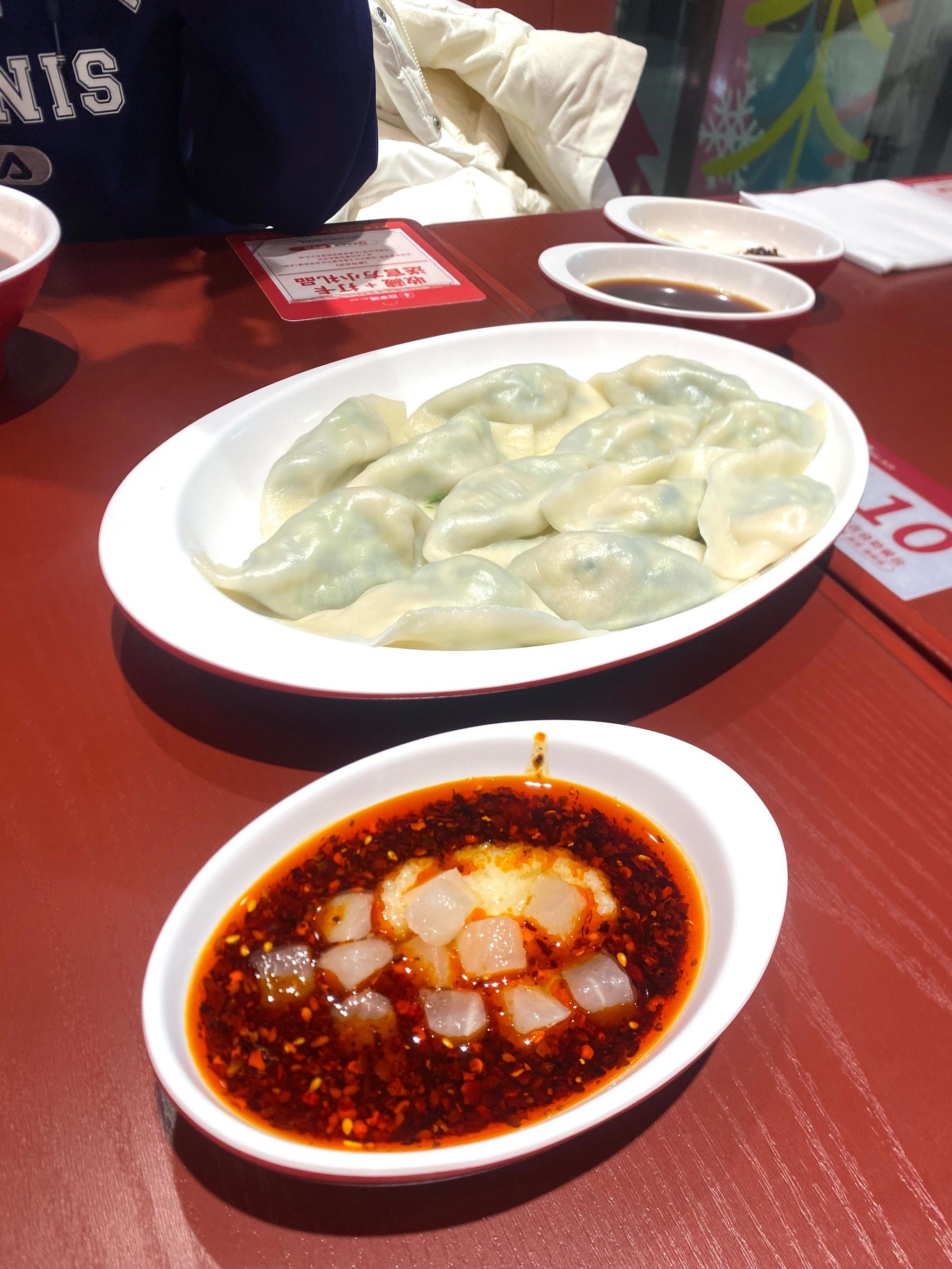 一口鲜掉眉毛!喜家德虾仁水饺绝了