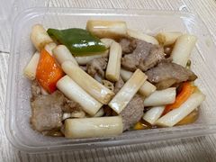 酸辣藕尖炒猪颈肉-匠心牛公馆·潮汕牛肉海鲜火锅(索菲特店)