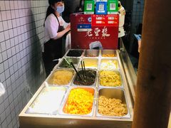 自助取餐区-三兄弟高炉烧饼