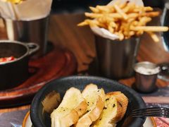 餐前面包-Erman岩烧牛排(虹桥南丰城店)