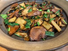 爆炒赤松茸黑牛肝菌-云海肴·汽锅鸡·云南菜(苏州中心店)