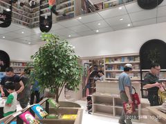 -钟书阁(群光广场店)