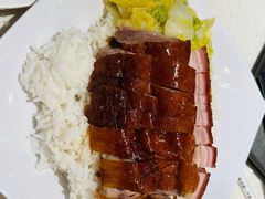 乳猪双拼饭-香港新发烧腊茶餐厅(水围店)