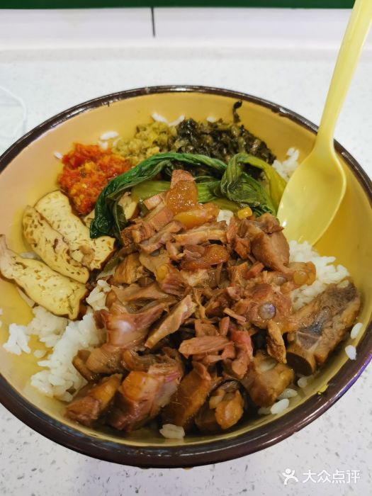 流浪地图剁椒卤汁拌饭(未来城购物广场店)招牌猪脚剁椒卤汁拌饭图片