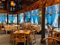 -帅巴人舅母子腊蹄民俗村