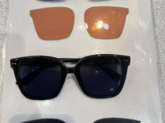 -爱视眸Eyeblling眼镜·依视路·蔡司镜片折扣店(百联南方商城购物中心)