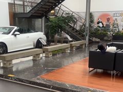 -成都中升之星奔驰4S店