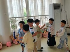 -上海青草地幼儿园