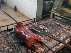 -黄记四更烤乳猪店