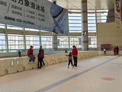 -成都冰纷万象滑冰场
