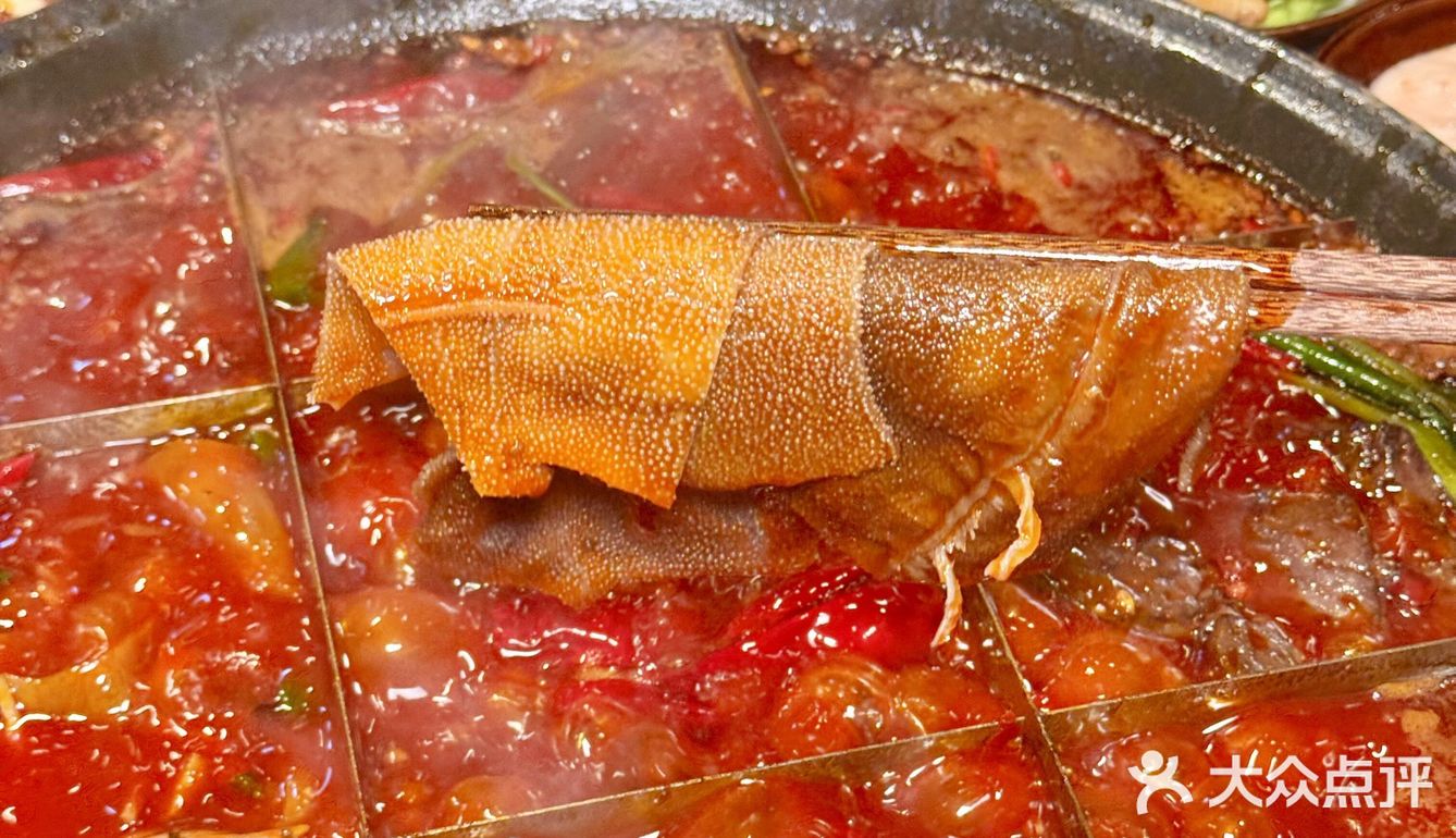 《成都排队王！这社区火锅凭啥让本地人狂炫？》