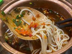 酸辣椒铜锅米线-都氏二当家(九方店)