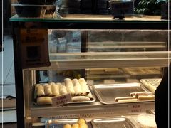 面包甜点陈列柜-许阿姨糕团店(南京总店)
