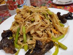 -闯关东东北农家菜(崂山石老人店)