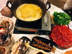 -鲜入围煮花胶鸡海鲜火锅