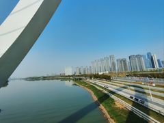 -南京眼步行桥