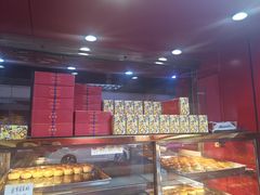 面包甜点陈列柜-香港元朗荣华月饼(十八甫路店)