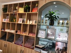 -灰姑娘美甲美睫馆