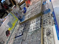 -美式眼镜·授权蔡司.依视路.尼康.豪雅.明月(人民广场店)