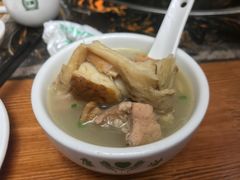 石锅藏鸡-九眼石演艺藏餐石锅