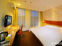 -莫泰酒店(上海虹桥北新泾地铁站天山路店)