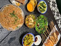 -何妹湿辣牛肉·粤式烧烤砂煲(桂雅路店)