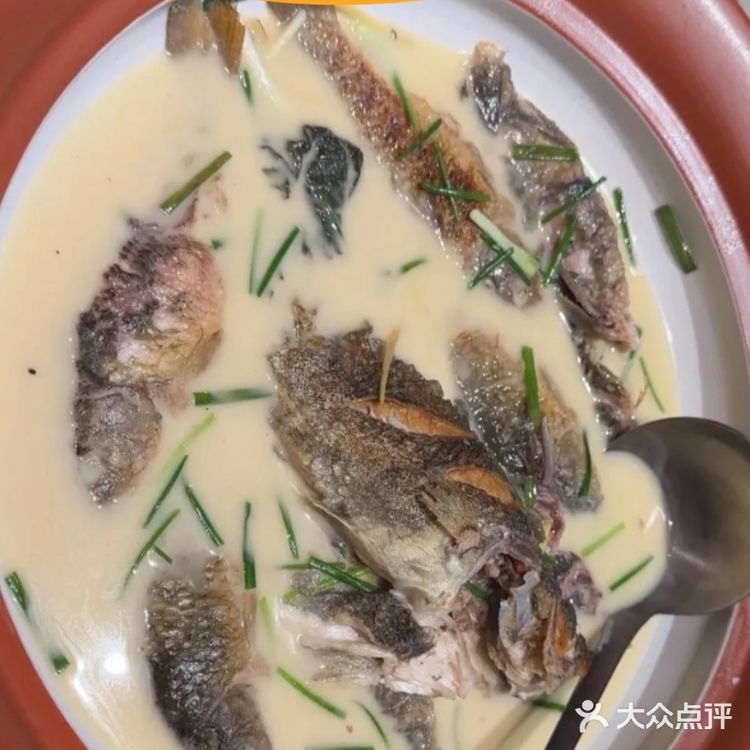 今天这锅鲜鱼汤真是鲜掉眉毛了！