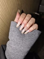 -UGIRL有个美甲